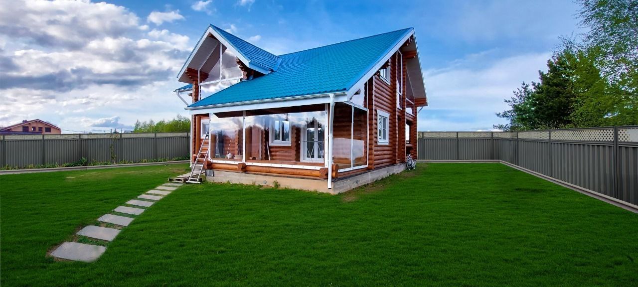 Мягкие окна на веранде загородного дома в городе Пушкино